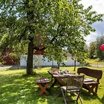 Grashuepfer Bis 4 Pers Apartment Freiensteinau